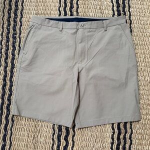 Vineyard Vines Men’s On The Go tan shorts. Size 38. Never worn.